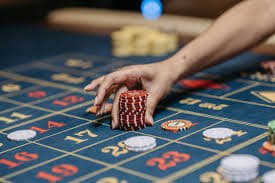 Filipino player browsing ph 30 sports and casino platform on mobile device